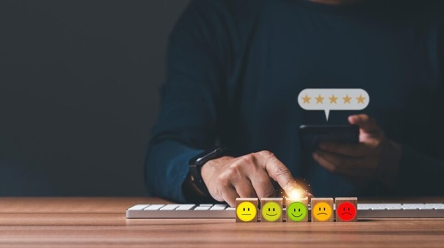 Bewertungen und Feedbacks prüfen